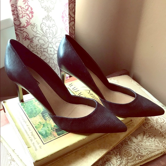 TAHARI Heels - Picture 1 of 4